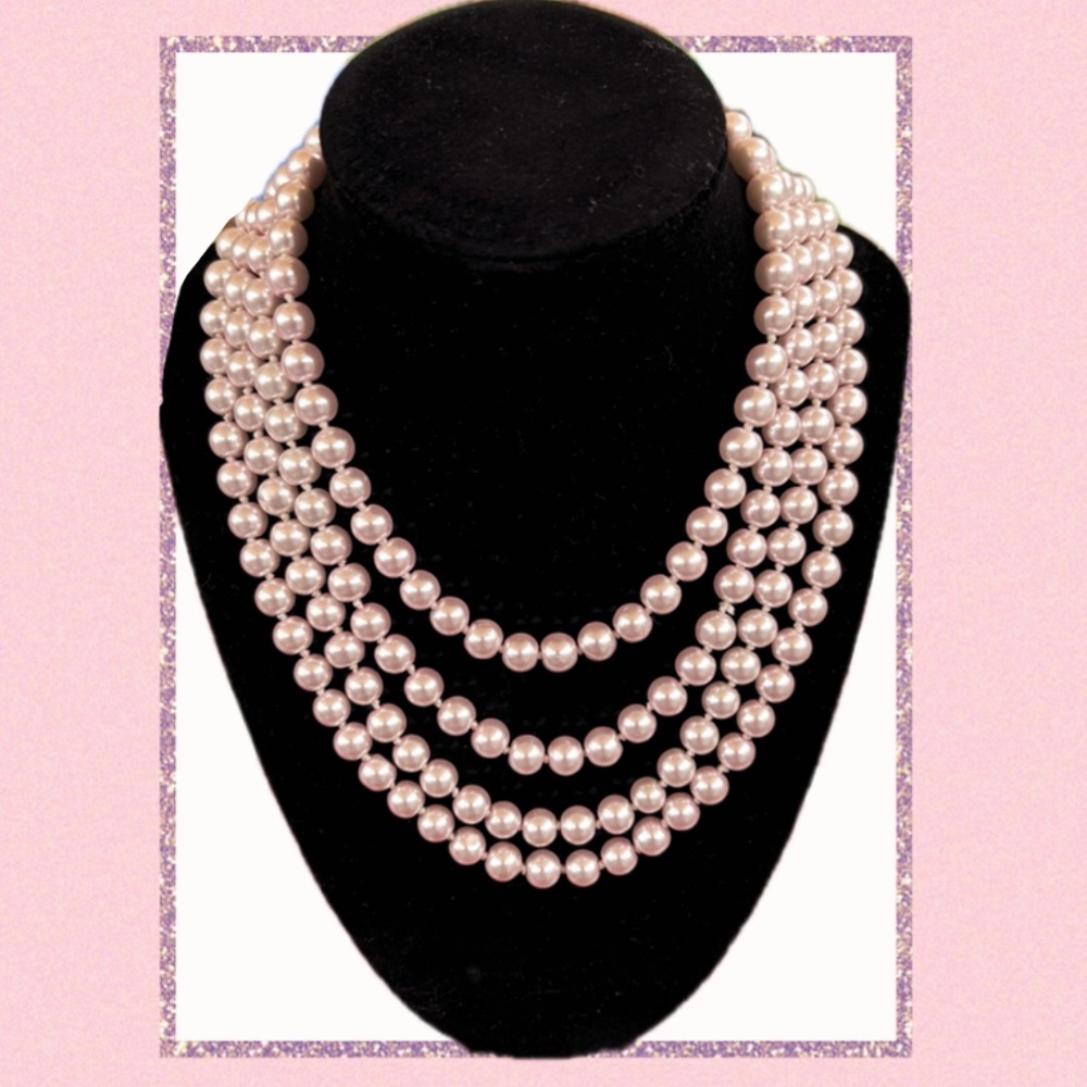 FAUX THEATRE STYLE FRESHWATER PEARL NECKLACE
